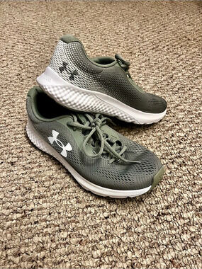 Under Armour Charged Women’s Athletic Shoes in Green & White Like New